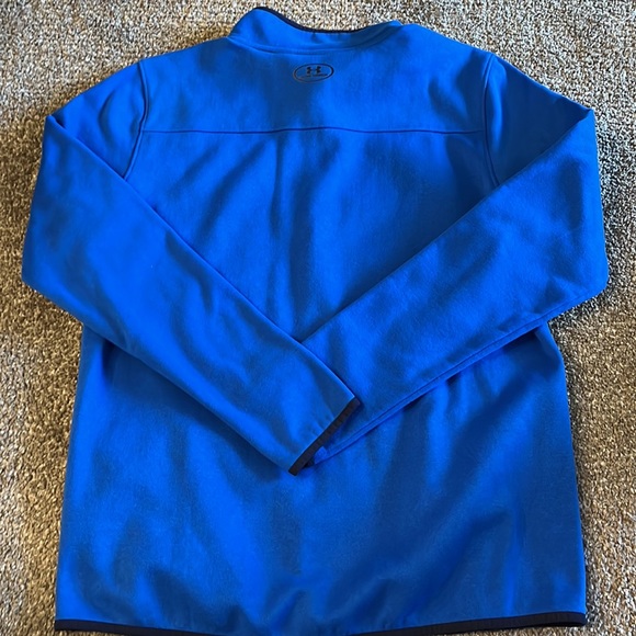 Excellent preowned condition. Made by Under Armor, in a size youth extra-large. - Picture 7 of 8